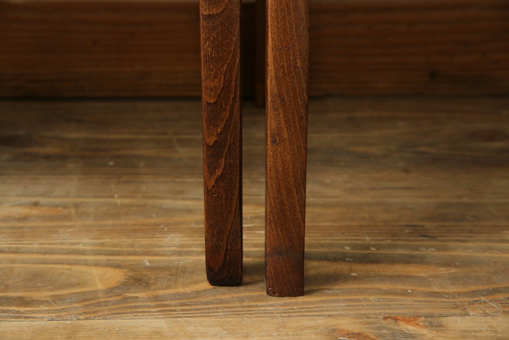 中古　秋田木工　NO.202　曲げ木の技が光る黒座面のスタッキングスツール　(R-086235)