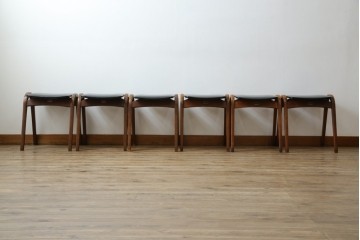 中古　秋田木工　NO.202　曲げ木の技が光る黒座面のスタッキングスツール　(R-086235)