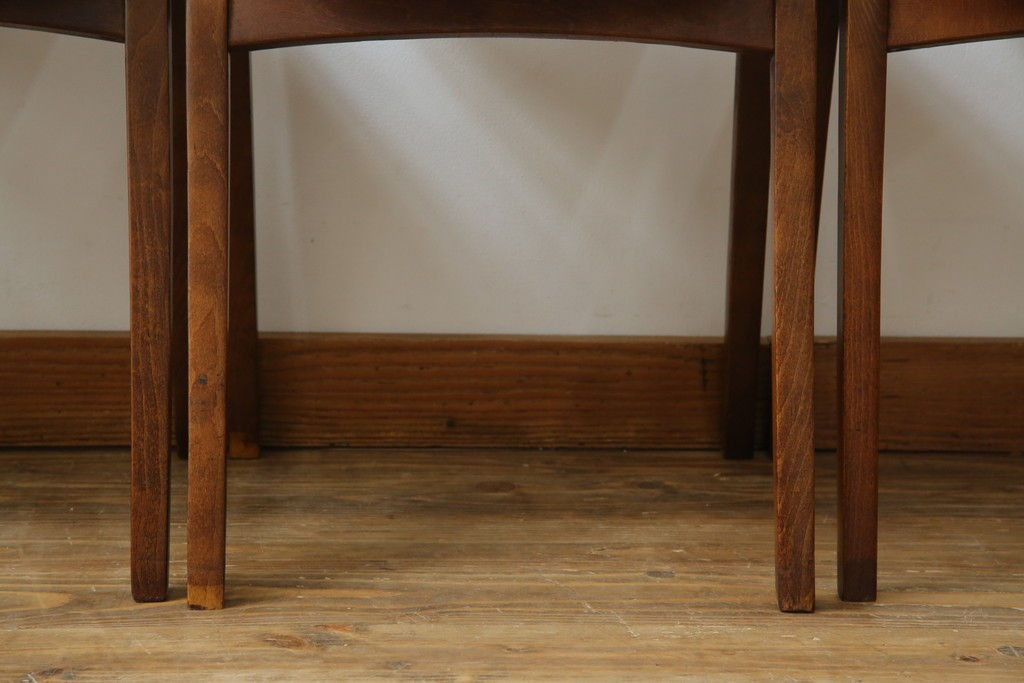 中古　秋田木工　NO.202　曲げ木の技が光る黒座面のスタッキングスツール　(R-086235)