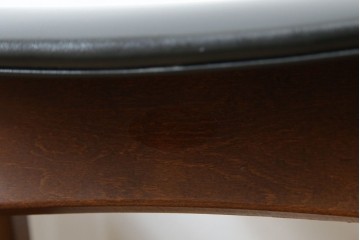 中古　秋田木工　NO.202　曲げ木の技が光る黒座面のスタッキングスツール　(R-086235)