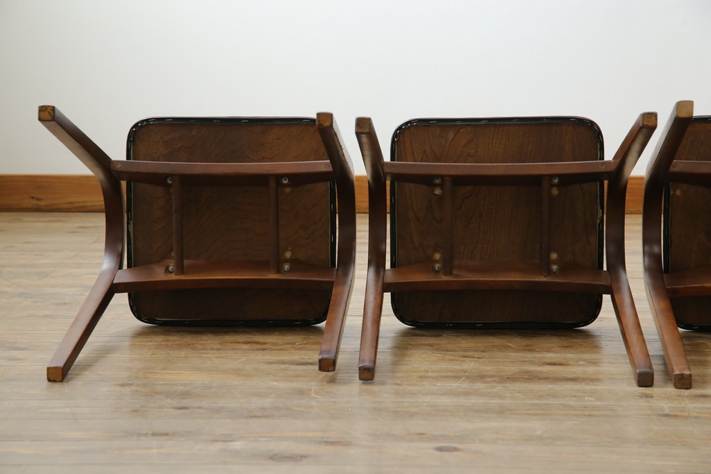 中古　秋田木工　NO.202　曲げ木の技が光る黒座面のスタッキングスツール　(R-086235)