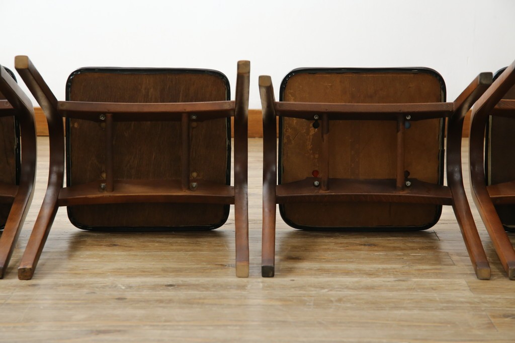 中古　秋田木工　NO.202　曲げ木の技が光る黒座面のスタッキングスツール　(R-086235)