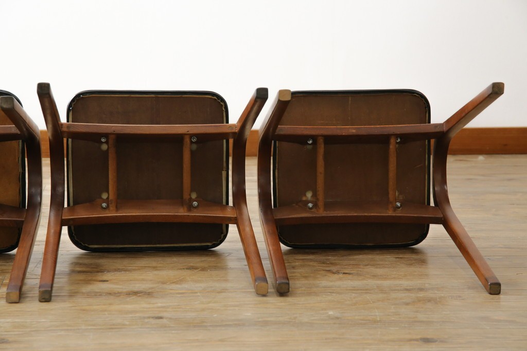 中古　秋田木工　NO.202　曲げ木の技が光る黒座面のスタッキングスツール　(R-086235)