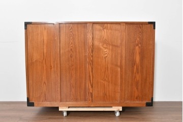 中古　龍の金具　閂(かんぬき)付き　時代箪笥デザインのアンティーク調サイドボード　(R-086236)