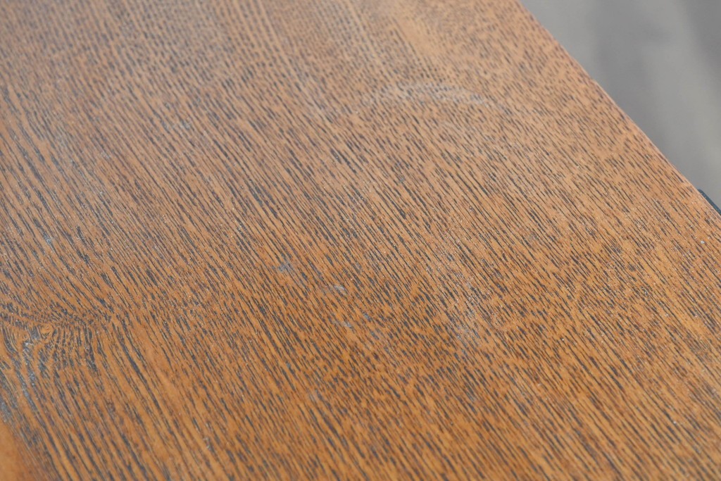 中古　龍の金具　閂(かんぬき)付き　時代箪笥デザインのアンティーク調サイドボード　(R-086236)