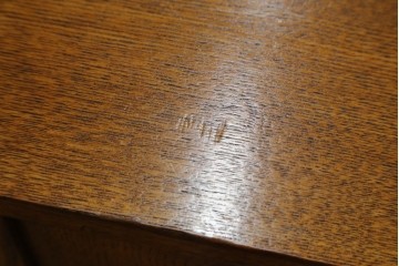 中古　閂(かんぬき)付き　龍の金具が目を引く、時代箪笥デザインのアンティーク調チェスト　(R-086236)