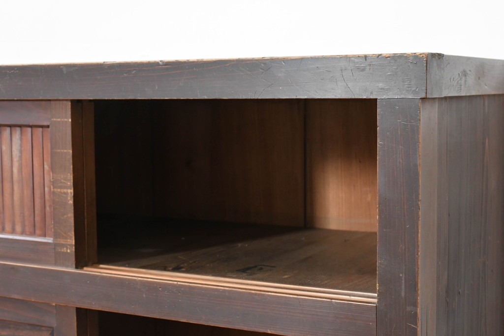 和製アンティーク　明治期　激レアデザイン　黒柿材の自然な模様がアクセントの水屋箪笥　(R-086238)