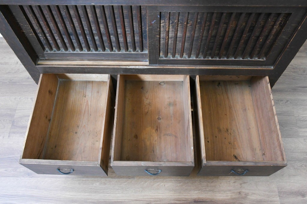 和製アンティーク　明治期　激レアデザイン　黒柿材の自然な模様がアクセントの水屋箪笥　(R-086238)