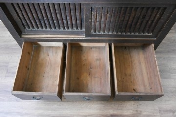 和製アンティーク　明治期　激レアデザイン　黒柿材の自然な模様がアクセントの水屋箪笥　(R-086238)