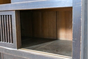 和製アンティーク　明治期　激レアデザイン　黒柿材の自然な模様がアクセントの水屋箪笥　(R-086238)