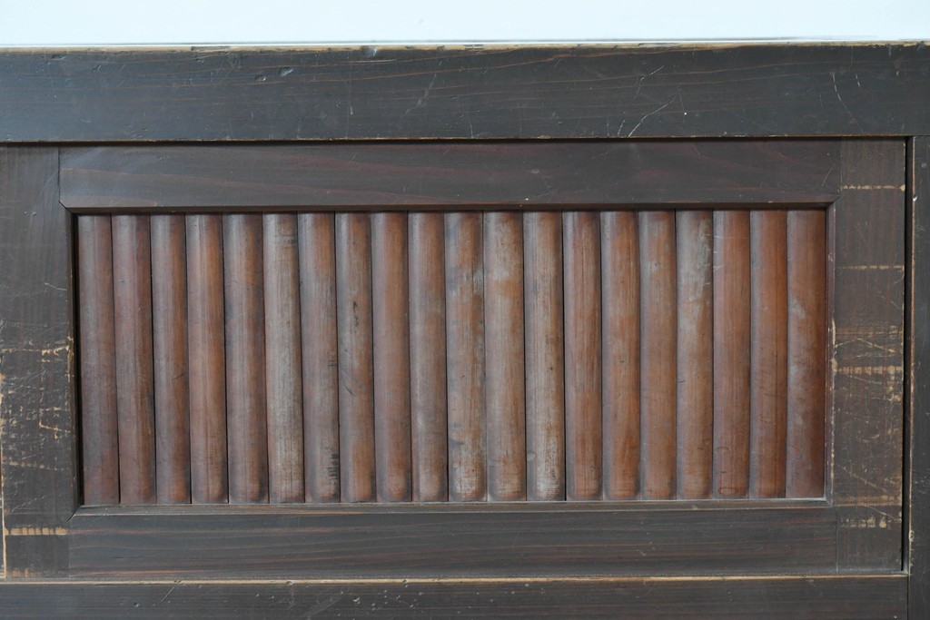 和製アンティーク　明治期　激レアデザイン　黒柿材の自然な模様がアクセントの水屋箪笥　(R-086238)