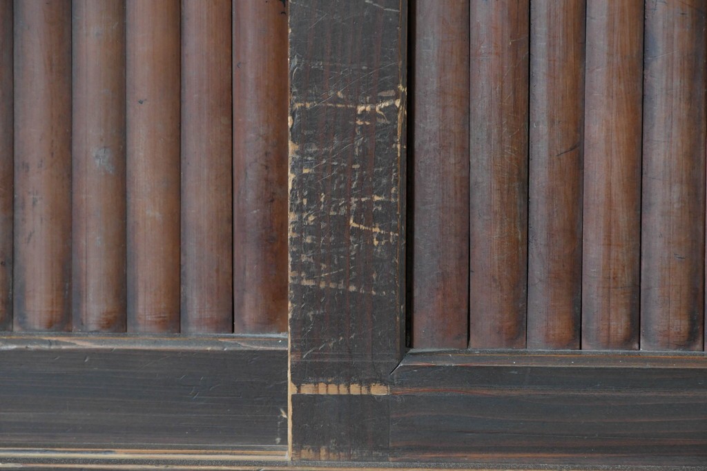 和製アンティーク　明治期　激レアデザイン　黒柿材の自然な模様がアクセントの水屋箪笥　(R-086238)