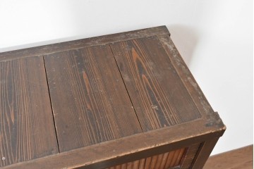 和製アンティーク　明治期　激レアデザイン　黒柿材の自然な模様がアクセントの水屋箪笥　(R-086238)