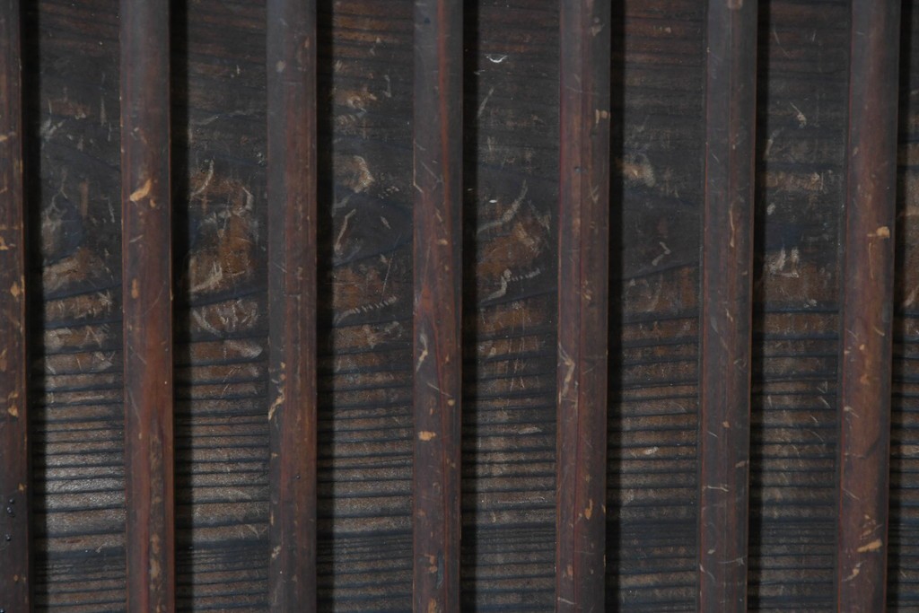 和製アンティーク　明治期　激レアデザイン　黒柿材の自然な模様がアクセントの水屋箪笥　(R-086238)