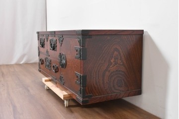 中古　美品　岩谷堂箪笥　重厚な金具と力強い木目が魅力のテレビボード　(R-086239)