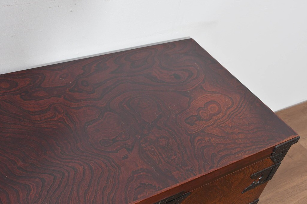 中古　美品　岩谷堂箪笥　重厚な金具と力強い木目が魅力のテレビボード　(R-086239)