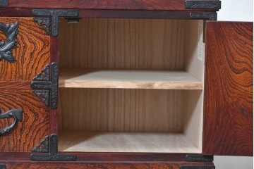 中古　美品　岩谷堂箪笥　重厚な金具と力強い木目が魅力のテレビボード　(R-086239)