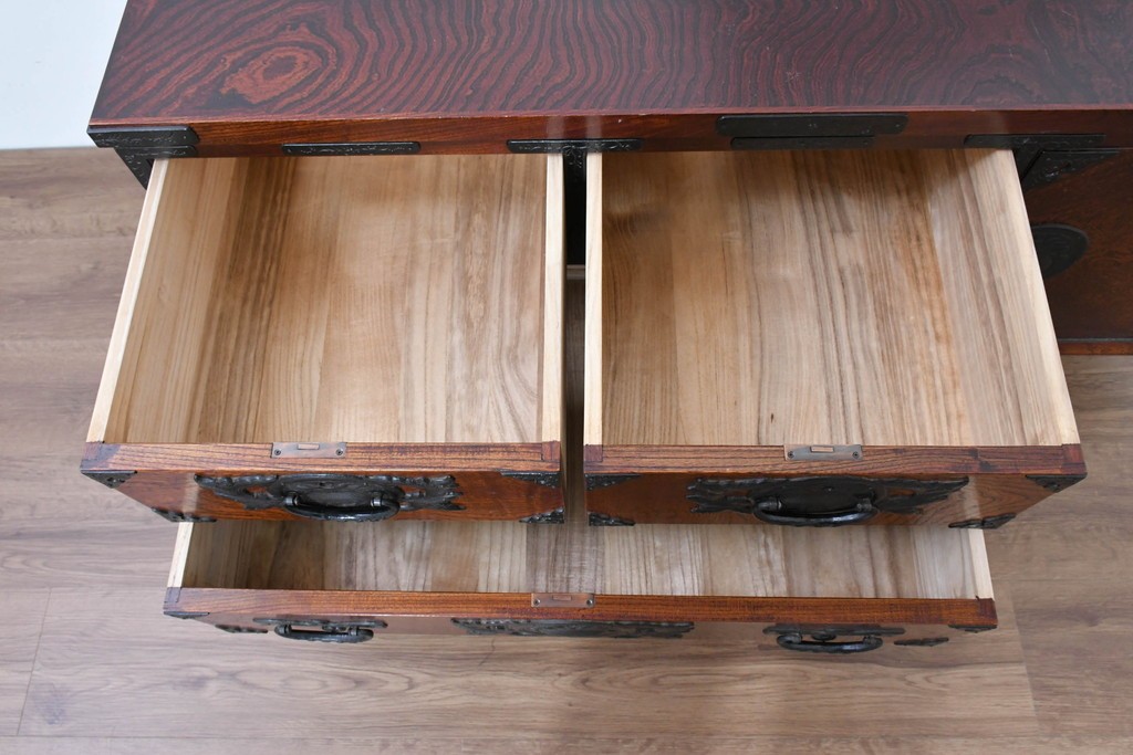 中古　美品　岩谷堂箪笥　重厚な金具と力強い木目が魅力のテレビボード　(R-086239)