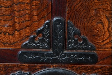 中古　美品　岩谷堂箪笥　重厚な金具と力強い木目が魅力のテレビボード　(R-086239)