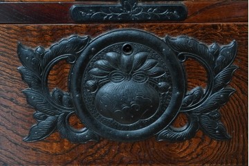 中古　美品　岩谷堂箪笥　重厚な金具と力強い木目が魅力のテレビボード　(R-086239)