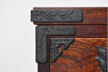 中古　美品　岩谷堂箪笥　重厚な金具と力強い木目が魅力のテレビボード　(R-086239)