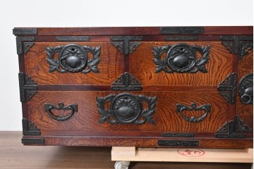 中古　美品　岩谷堂箪笥　重厚な金具と力強い木目が魅力のテレビボード　(R-086239)