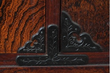 中古　美品　岩谷堂箪笥　重厚な金具と力強い木目が魅力のテレビボード　(R-086239)