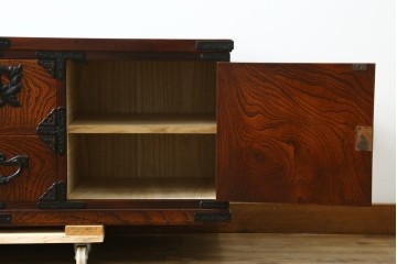 中古　美品　岩谷堂箪笥　重厚な金具と力強い木目が魅力のテレビボード　(R-086239)