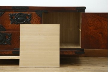 中古　美品　岩谷堂箪笥　重厚な金具と力強い木目が魅力のテレビボード　(R-086239)