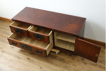 中古　美品　岩谷堂箪笥　重厚な金具と力強い木目が魅力のテレビボード　(R-086239)