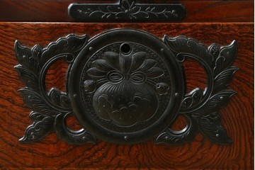 中古　美品　岩谷堂箪笥　重厚な金具と力強い木目が魅力のテレビボード　(R-086239)