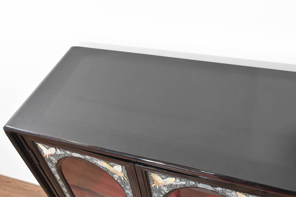 中古　韓国民芸家具　美品　高級品!!　幻想的な螺鈿細工が施された違い棚付きキャビネット　定価推定70～90万円　(R-086240)