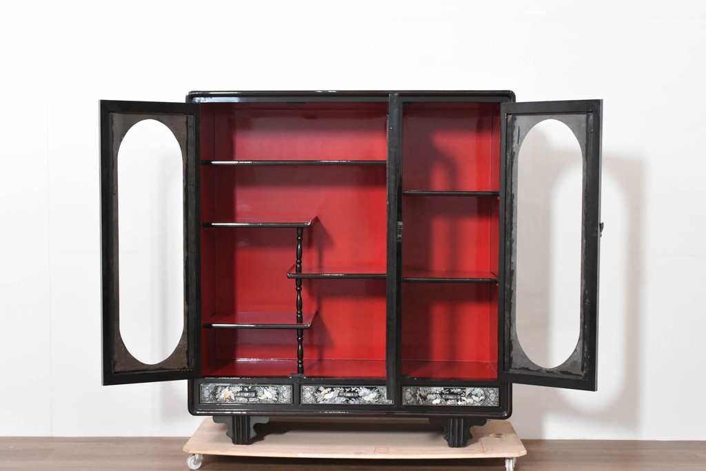 中古　韓国民芸家具　美品　高級品!!　幻想的な螺鈿細工が施された違い棚付きキャビネット　定価推定70～90万円　(R-086240)