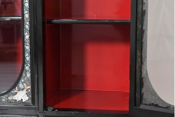 中古　韓国民芸家具　美品　高級品!!　幻想的な螺鈿細工が施された違い棚付きキャビネット　定価推定70～90万円　(R-086240)