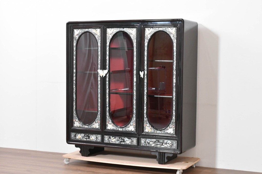 中古　韓国民芸家具　美品　高級品!!　幻想的な螺鈿細工が施された違い棚付きキャビネット　定価推定70～90万円　(R-086240)