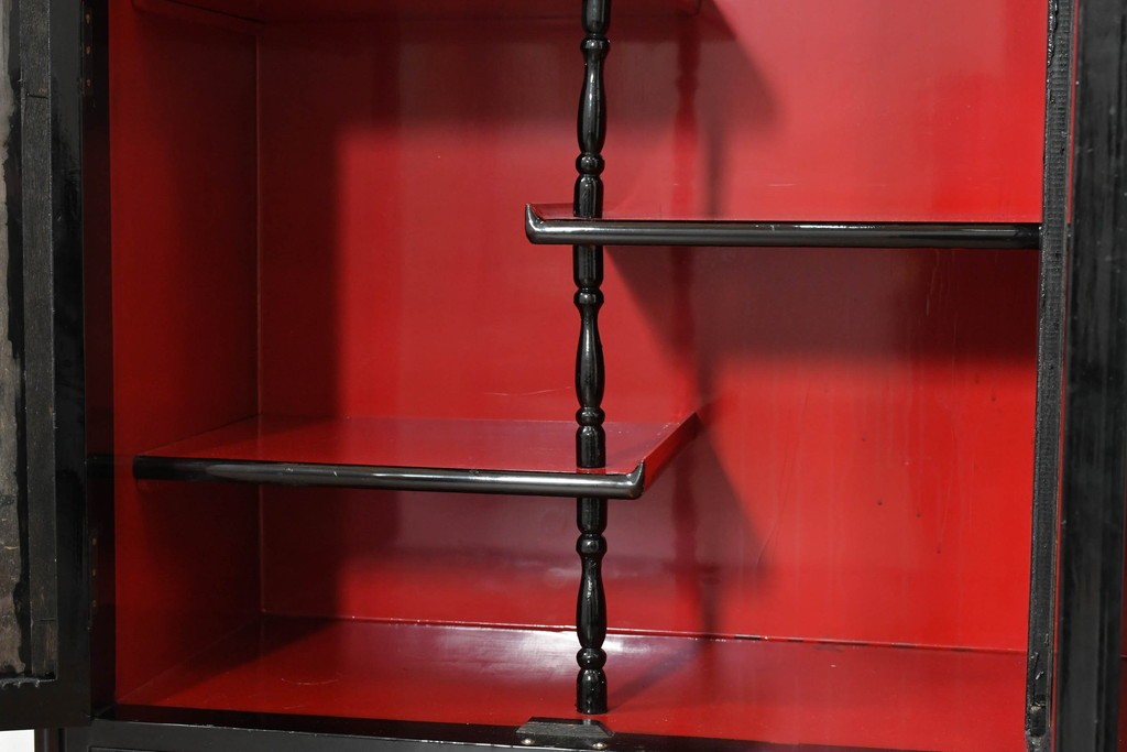 中古　韓国民芸家具　美品　高級品!!　幻想的な螺鈿細工が施された違い棚付きキャビネット　定価推定70～90万円　(R-086240)