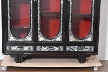 中古　韓国民芸家具　美品　高級品!!　幻想的な螺鈿細工が施された違い棚付きキャビネット　定価推定70～90万円　(R-086240)