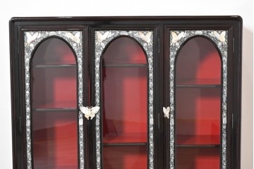 中古　韓国民芸家具　美品　高級品!!　幻想的な螺鈿細工が施された違い棚付きキャビネット　定価推定70～90万円　(R-086240)