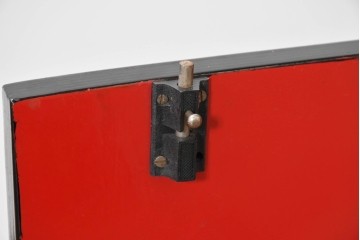 中古　韓国民芸家具　美品　高級品!!　幻想的な螺鈿細工が施されたガラス引き戸のキャビネット　定価推定70～90万円　(R-086241)