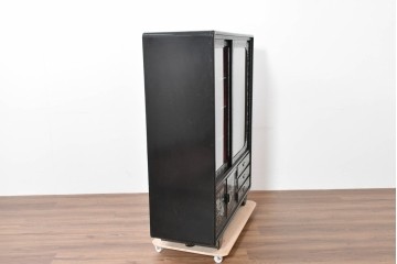 中古　韓国民芸家具　美品　高級品!!　幻想的な螺鈿細工が施されたガラス引き戸のキャビネット　定価推定70～90万円　(R-086241)