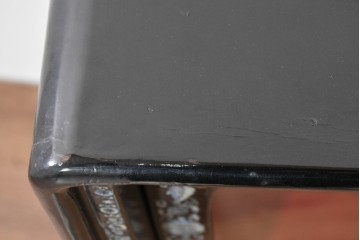 中古　韓国民芸家具　美品　高級品!!　幻想的な螺鈿細工が施されたガラス引き戸のキャビネット　定価推定70～90万円　(R-086241)