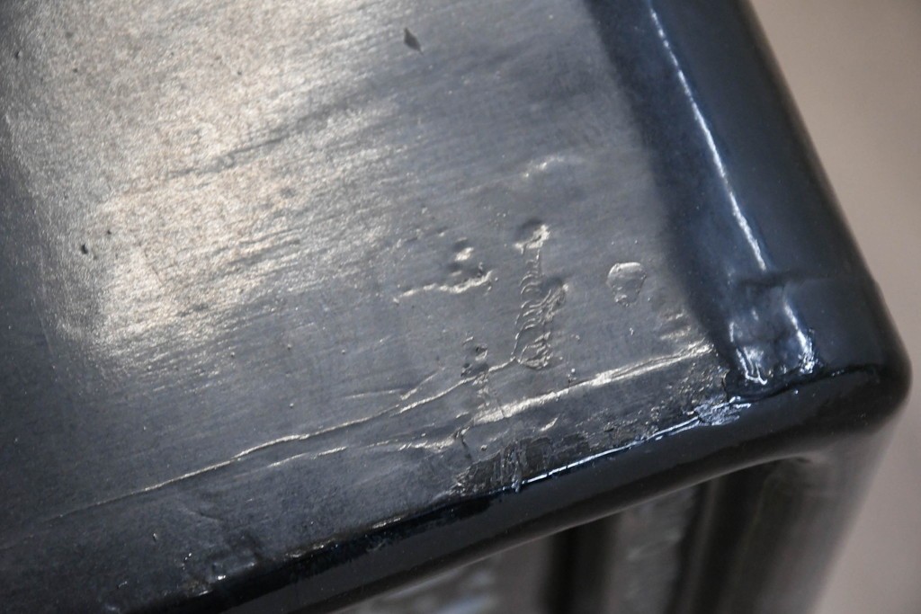 中古　韓国民芸家具　美品　高級品!!　幻想的な螺鈿細工が施されたガラス引き戸のキャビネット　定価推定70～90万円　(R-086241)