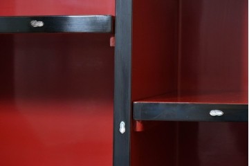 中古　韓国民芸家具　美品　高級品!!　幻想的な螺鈿細工が施されたガラス扉のキャビネット　定価推定120～150万円　(R-086242)