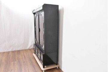 中古　韓国民芸家具　美品　高級品!!　幻想的な螺鈿細工が施されたガラス扉のキャビネット　定価推定120～150万円　(R-086242)