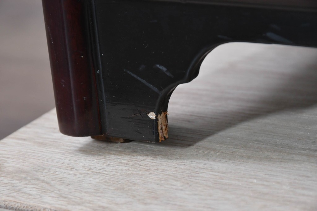 中古　韓国民芸家具　美品　高級品!!　幻想的な螺鈿細工が施されたガラス扉のキャビネット　定価推定120～150万円　(R-086242)