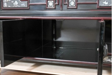 中古　韓国民芸家具　美品　高級品!!　幻想的な螺鈿細工が施されたガラス扉のキャビネット　定価推定120～150万円　(R-086242)