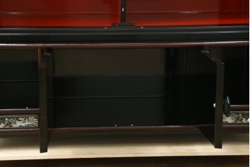 中古　韓国民芸家具　美品　高級品!!　幻想的な螺鈿細工が施されたガラス扉のキャビネット　定価推定120万から150万円　(R-086242)
