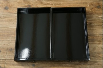 中古　韓国民芸家具　美品　高級品!!　幻想的な螺鈿細工が施されたガラス扉のキャビネット　定価推定120万から150万円　(R-086242)