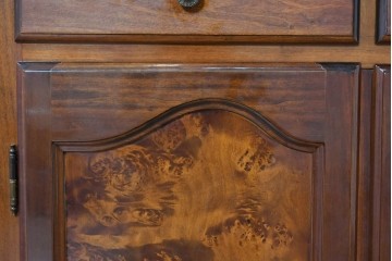 中古　美品　イタリア　マホガニー材　バール杢が美しいキャビネット　(R-086243)