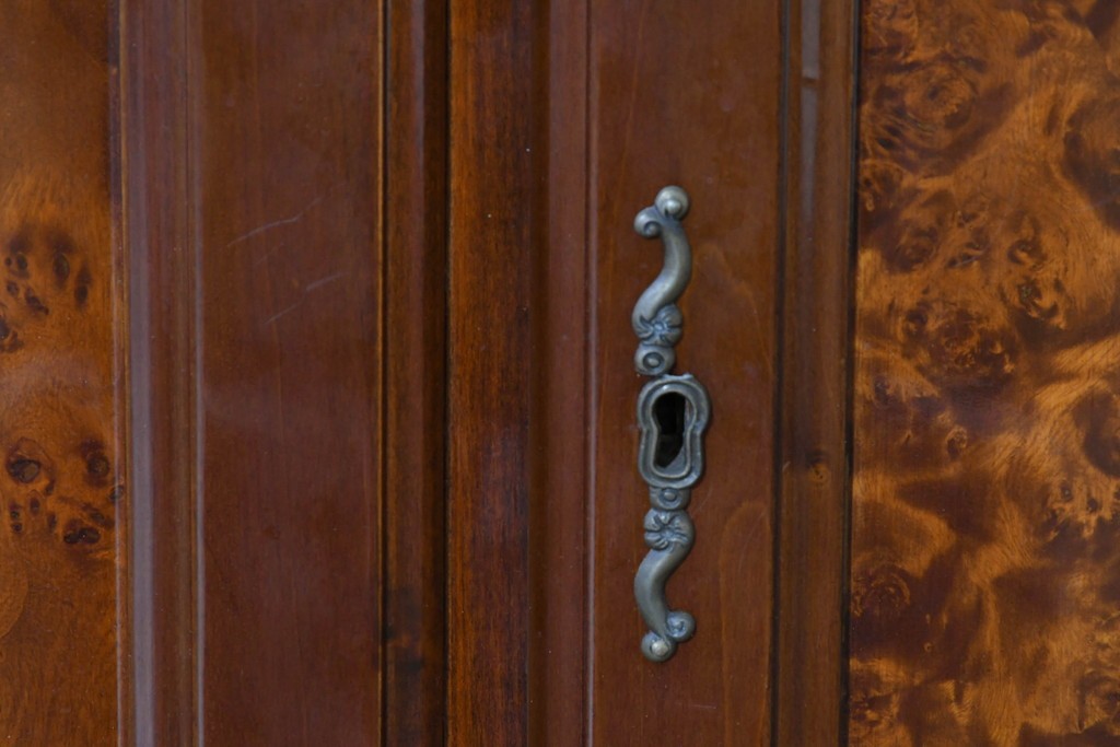 中古　美品　イタリア　マホガニー材　バール杢が美しいキャビネット　(R-086243)